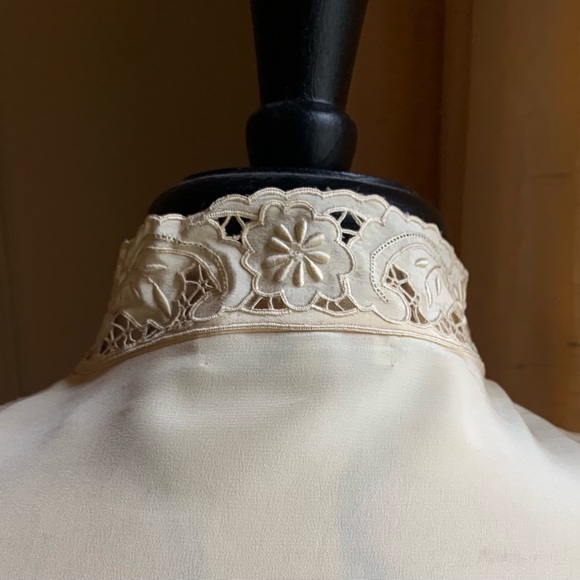 Vintage off White Open Work Hand Embroidered Asian Blouse - Picture 9 of 10